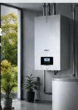 Kocioł gazowy Vaillant zamontowany na ścianie